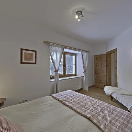 Chesa Domiziana - * サメーダン