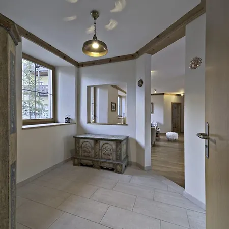 Chesa Domiziana - アパート *