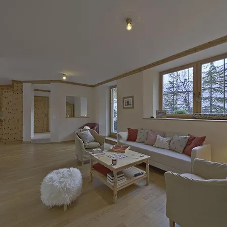 Chesa Domiziana - サメーダン